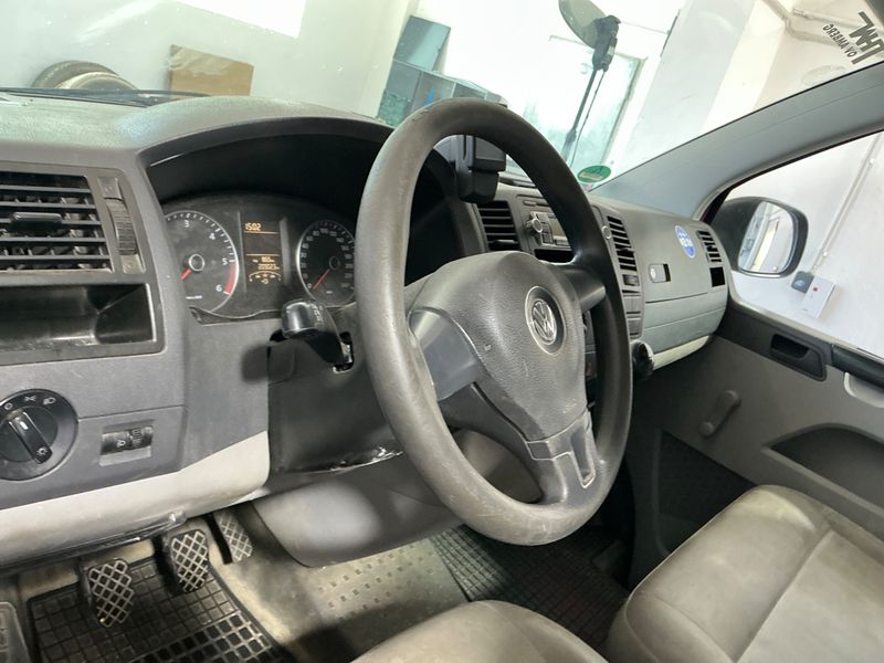Volkswagen T5 Transporter 2.0 TDI Kasten-Hochdach lang 2010 – снимка 44