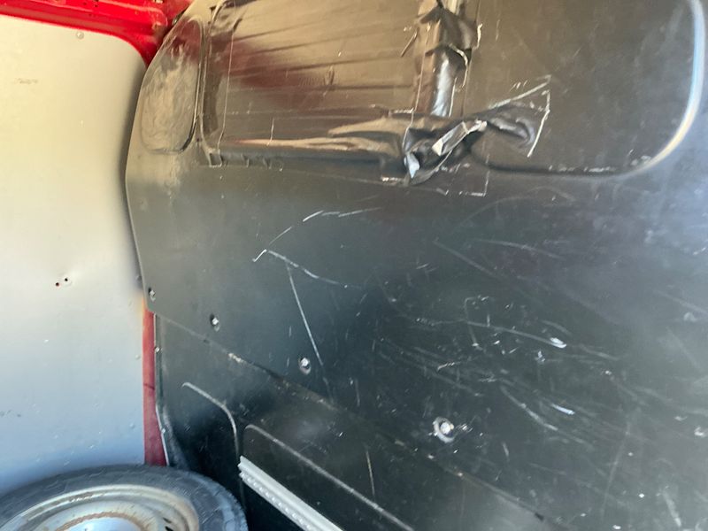 Volkswagen T5 Transporter 2.0 TDI Kasten-Hochdach lang 2010 – снимка 38