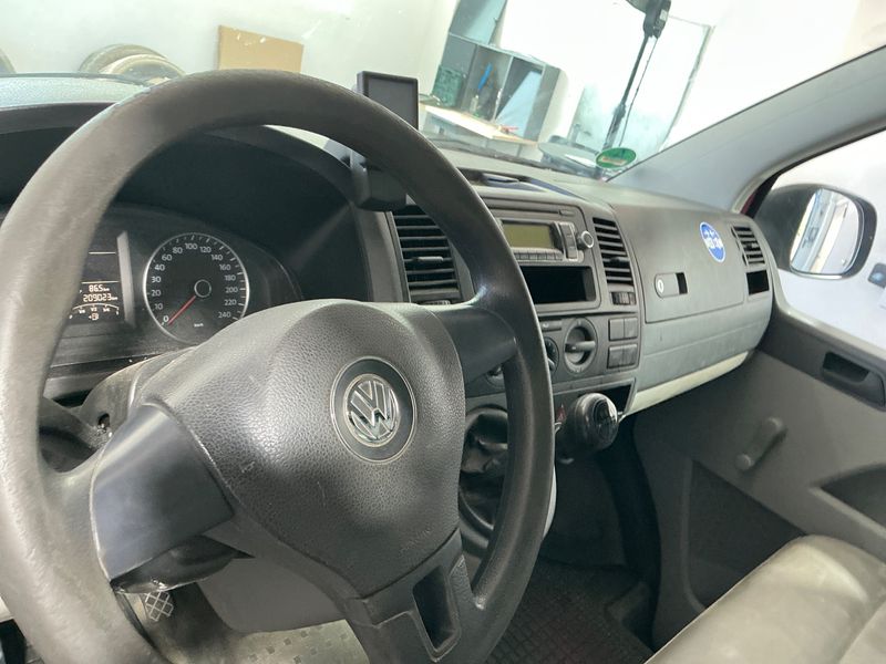 Volkswagen T5 Transporter 2.0 TDI Kasten-Hochdach lang 2010 – снимка 43