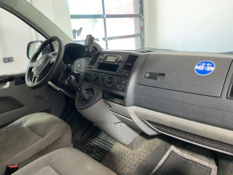 Volkswagen T5 Transporter 2.0 TDI Kasten-Hochdach lang 2010 – снимка 18