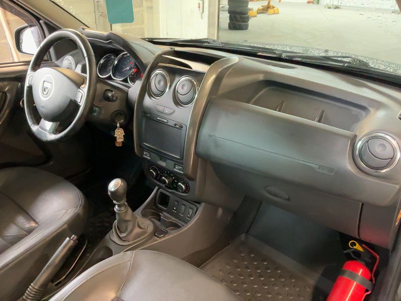Dacia Duster 1.2 TCe Urban Explorer 4x2 2016 – снимка 17