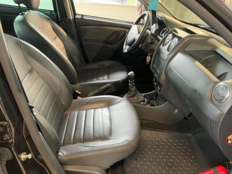 Dacia Duster 1.2 TCe Urban Explorer 4x2 2016 – снимка 16