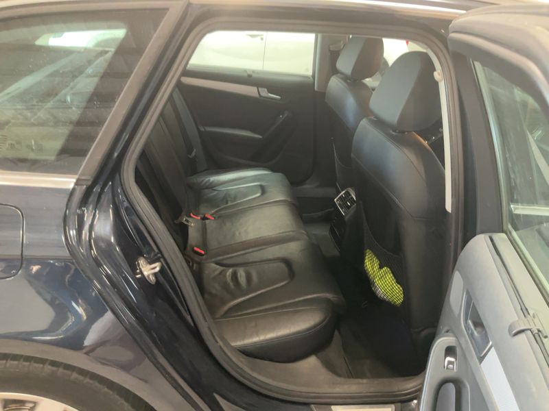 Audi A4 3.0 V6 TDI quattro Attraction 2012 – снимка 19