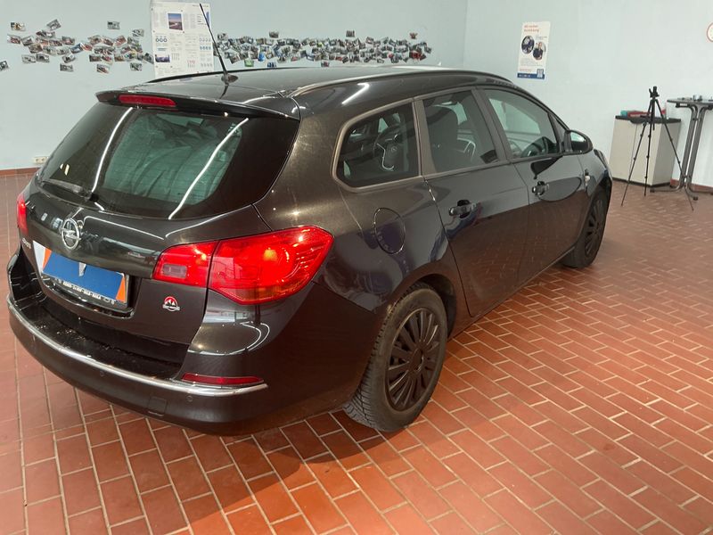 Opel Astra 1.4 Turbo 150 Jahre Opel 2013 – снимка 2