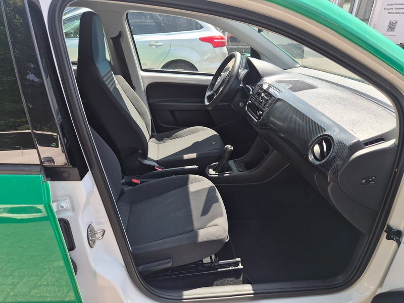 Volkswagen up! 1.0 Move up! 2017 – снимка 17
