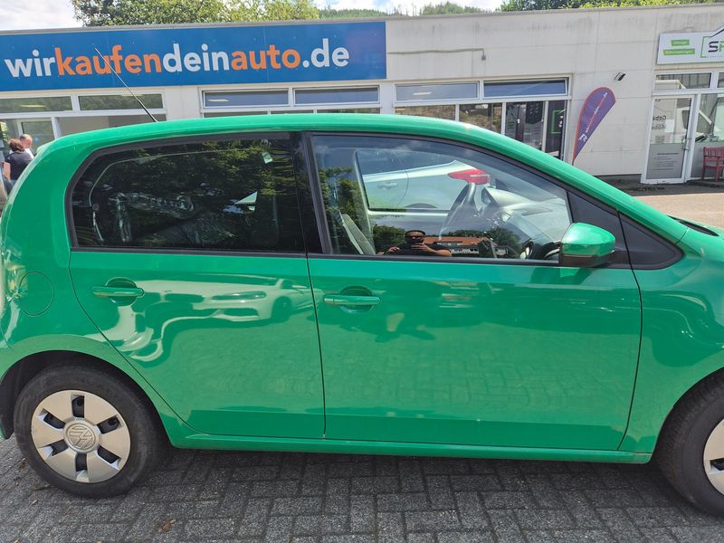 Volkswagen up! 1.0 Move up! 2017 – снимка 10