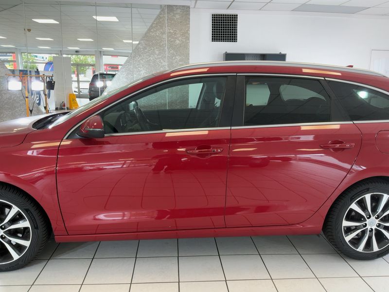 Hyundai i30 1.6 CRDi Premium 2019 – снимка на щета