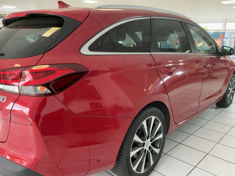 Hyundai i30 1.6 CRDi Premium 2019 – снимка на щета