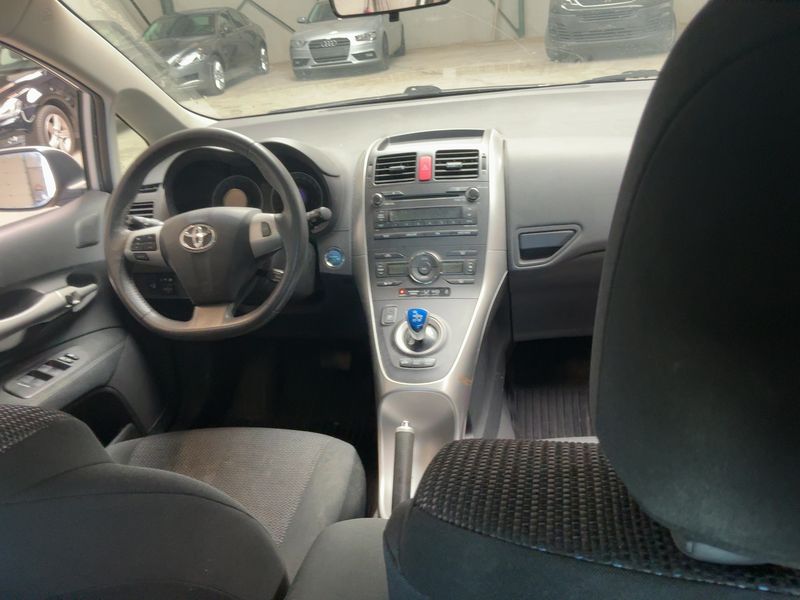 Toyota Auris 1.8 Hybrid Dynamic 2012 – снимка 17