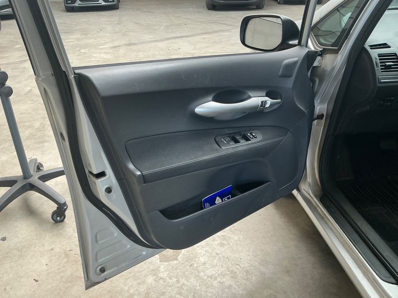 Toyota Auris 1.8 Hybrid Dynamic 2012 – снимка 26