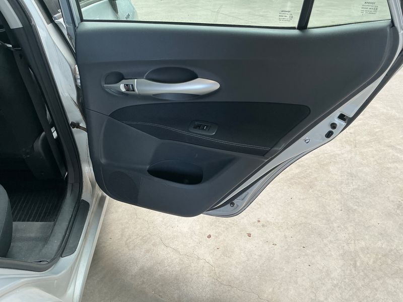 Toyota Auris 1.8 Hybrid Dynamic 2012 – снимка 28