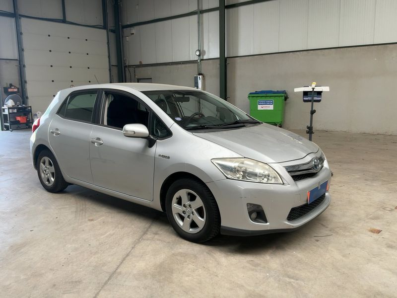 Toyota Auris 1.8 Hybrid Dynamic 2012 – снимка 12