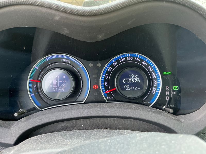 Toyota Auris 1.8 Hybrid Dynamic 2012 – снимка 18