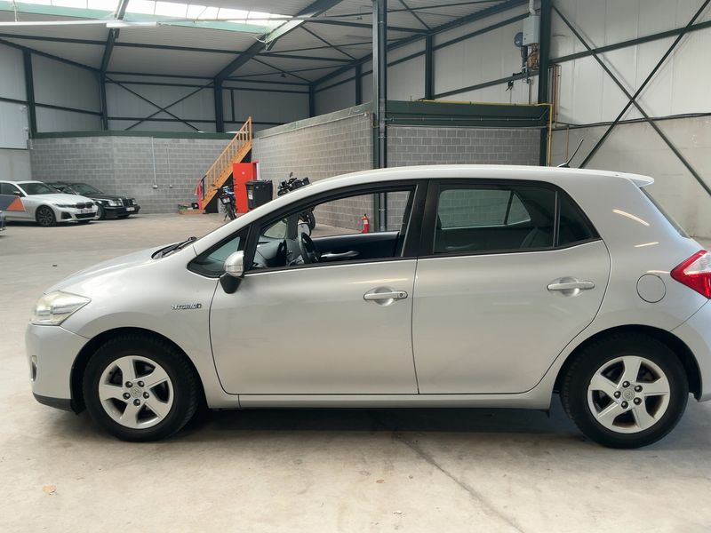 Toyota Auris 1.8 Hybrid Dynamic 2012 – снимка 4