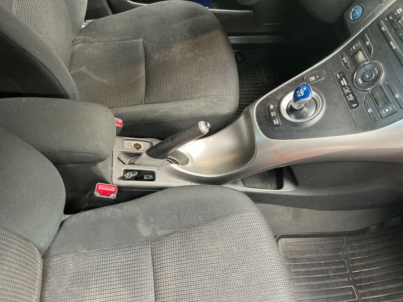 Toyota Auris 1.8 Hybrid Dynamic 2012 – снимка 33