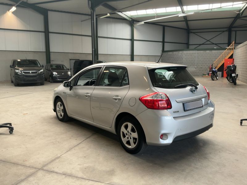 Toyota Auris 1.8 Hybrid Dynamic 2012 – снимка 6