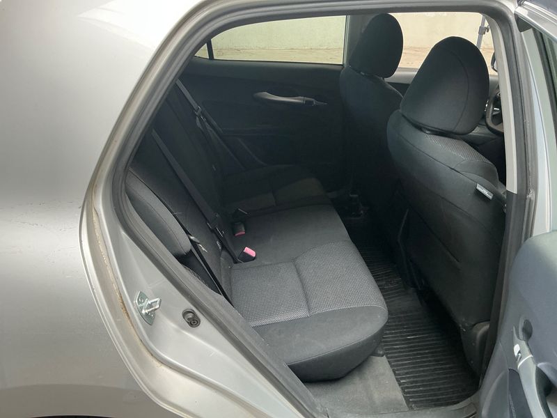 Toyota Auris 1.8 Hybrid Dynamic 2012 – снимка 30