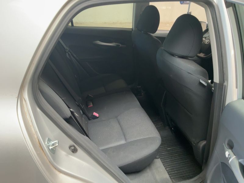 Toyota Auris 1.8 Hybrid Dynamic 2012 – снимка 19