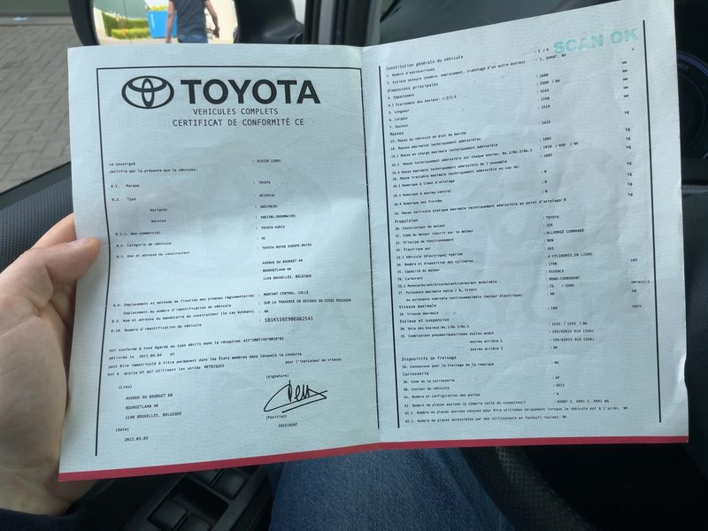 Toyota Auris 1.8 Hybrid Dynamic 2012 – снимка 21