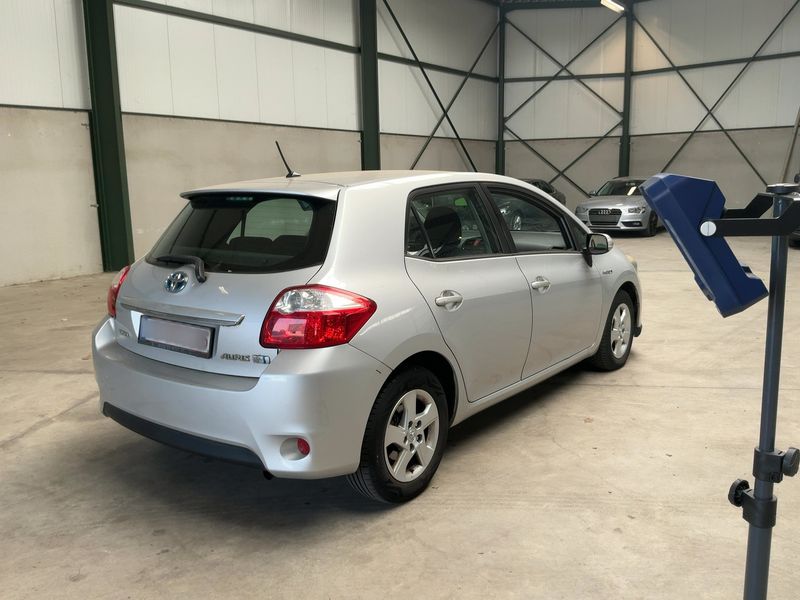 Toyota Auris 1.8 Hybrid Dynamic 2012 – снимка 8