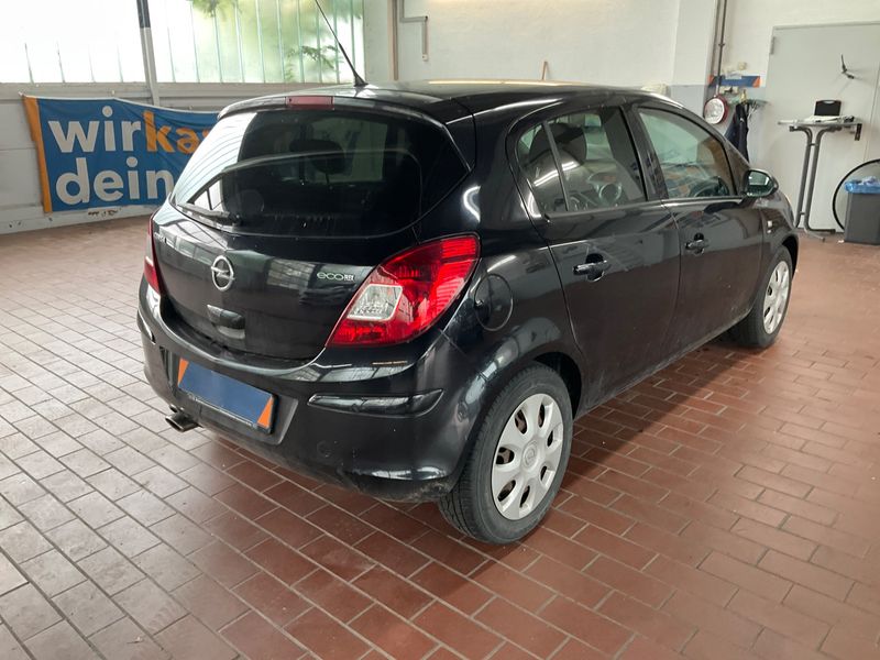Opel Corsa 1.2 Satellite 2011 – снимка 2