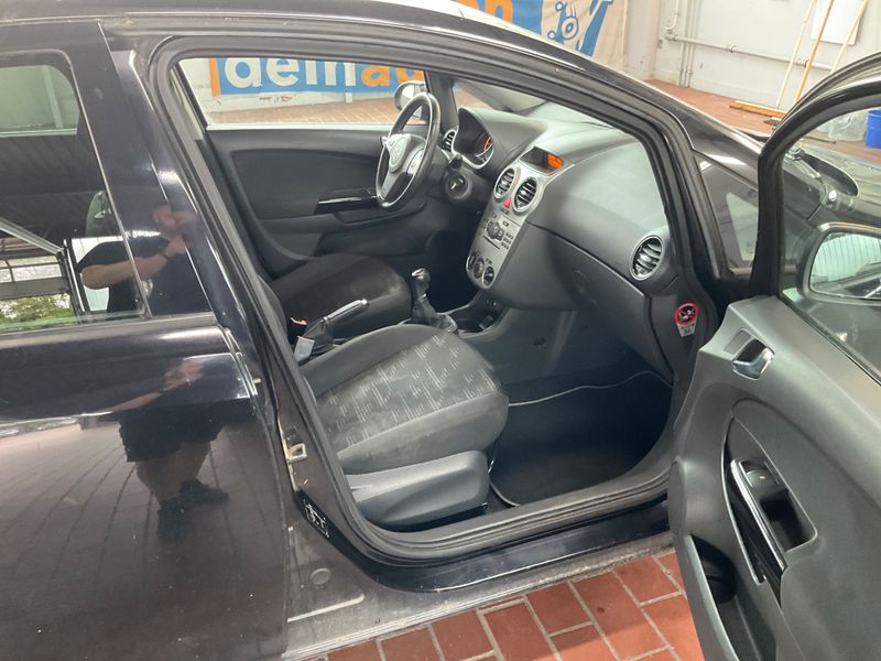 Opel Corsa 1.2 Satellite 2011 – снимка 3