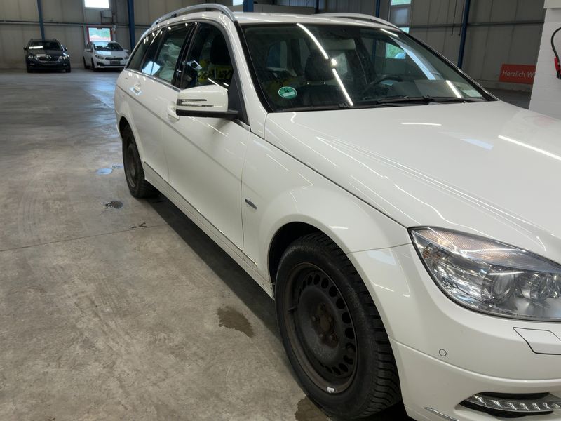 Mercedes-Benz C-Klasse C 220 CDI T BlueEfficiency Avantgarde 2011 – снимка 12