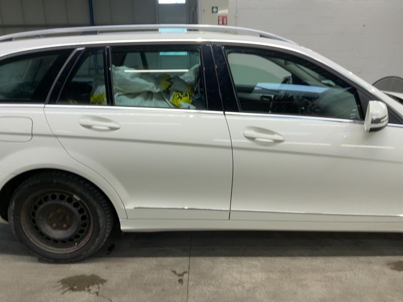 Mercedes-Benz C-Klasse C 220 CDI T BlueEfficiency Avantgarde 2011 – снимка 10