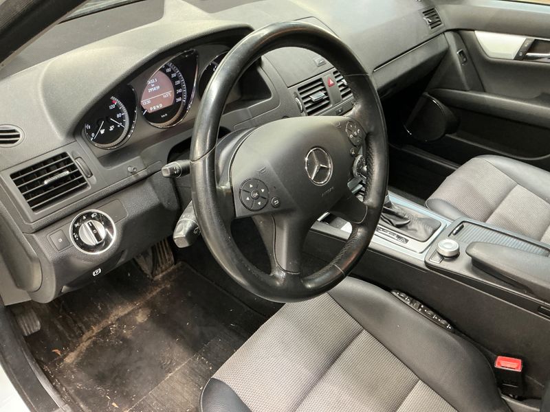 Mercedes-Benz C-Klasse C 220 CDI T BlueEfficiency Avantgarde 2011 – снимка 24