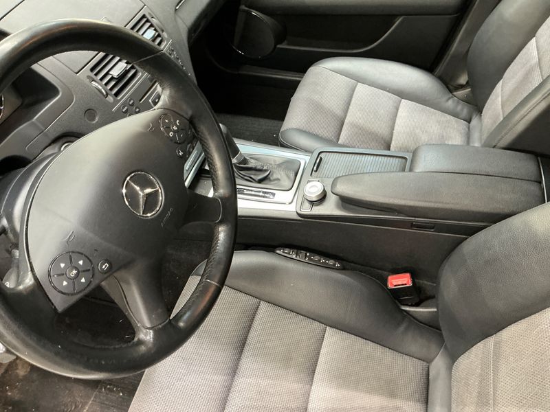 Mercedes-Benz C-Klasse C 220 CDI T BlueEfficiency Avantgarde 2011 – снимка 29