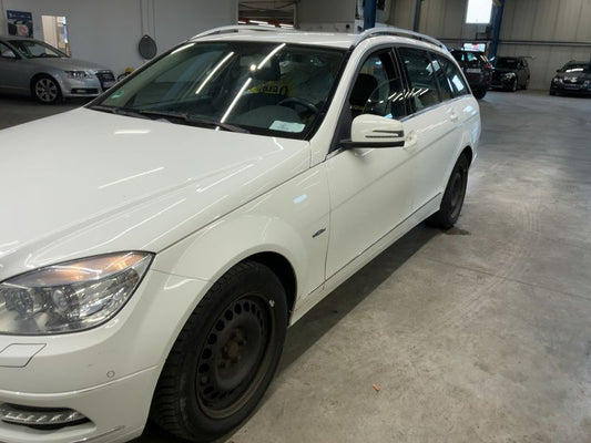 Mercedes-Benz C-Klasse C 220 CDI T BlueEfficiency Avantgarde 2011 – снимка 2