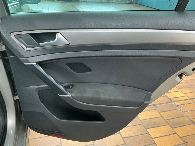 Volkswagen Golf VII 1.2 TSI Comfortline BlueMotion Tech 2014 – снимка 30