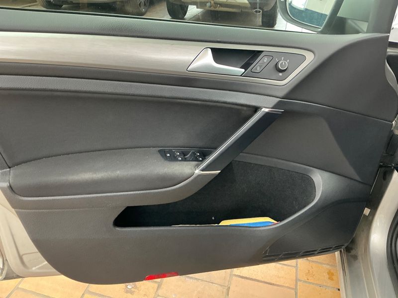 Volkswagen Golf VII 1.2 TSI Comfortline BlueMotion Tech 2014 – снимка 28