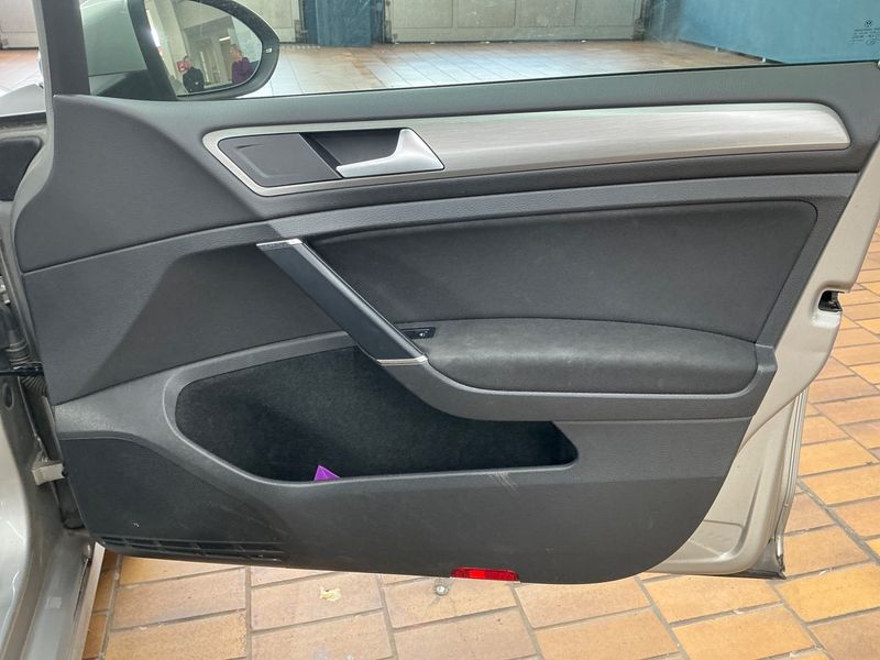 Volkswagen Golf VII 1.2 TSI Comfortline BlueMotion Tech 2014 – снимка 31