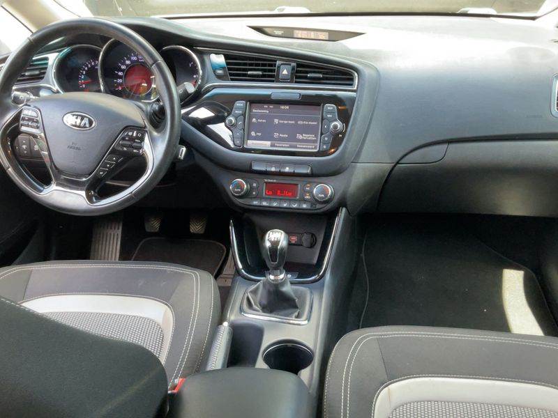 Kia cee'd 1.6 GDI Active 2017 – снимка 17