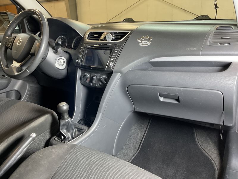 Suzuki Swift 1.2 Comfort 2011 – снимка 24