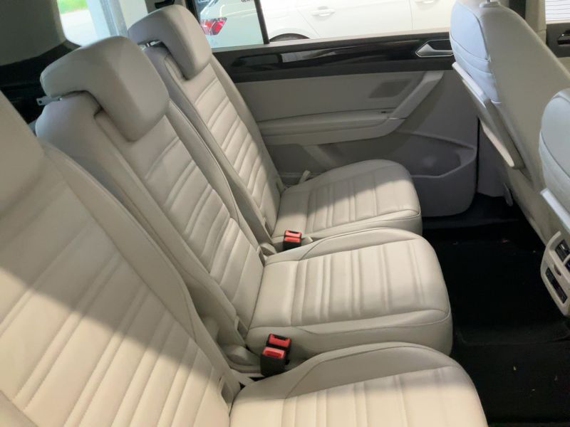 Volkswagen Touran 2.0 TDI Highline BlueMotion Tech 2017 – снимка 19