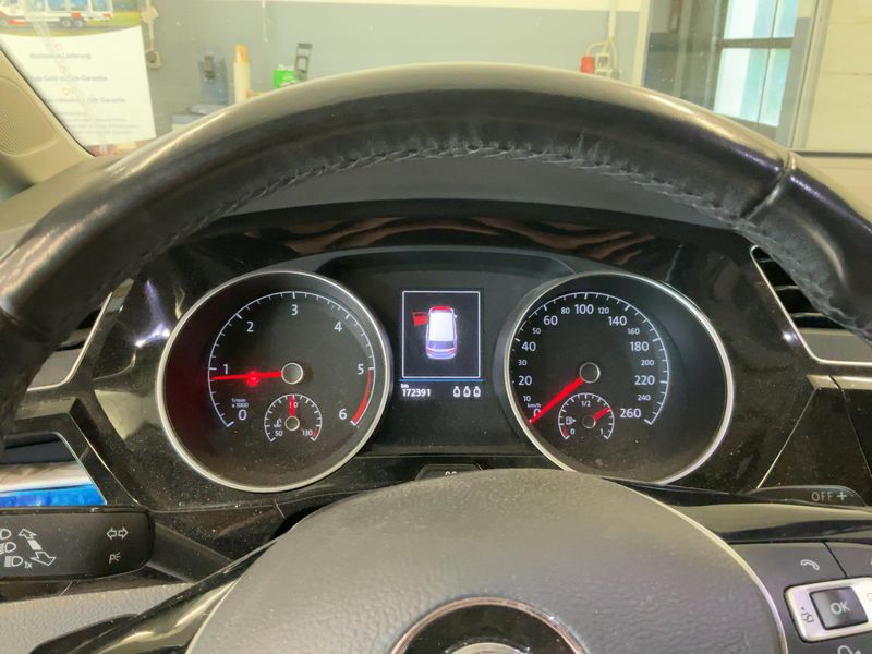 Volkswagen Touran 2.0 TDI Highline BlueMotion Tech 2017 – снимка 18