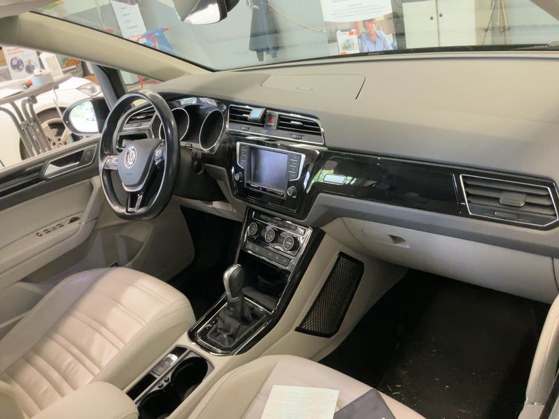 Volkswagen Touran 2.0 TDI Highline BlueMotion Tech 2017 – снимка 17