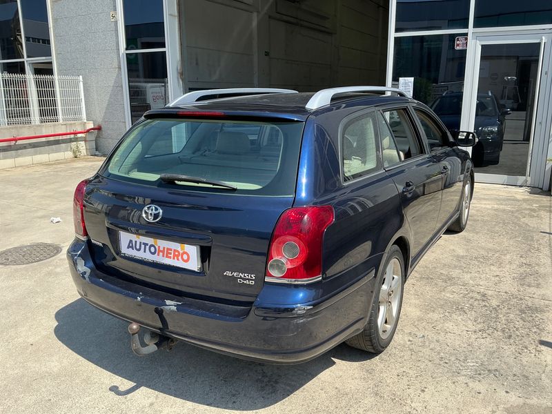 Toyota Avensis 2.2 D-4D Executive 2007 – снимка 2