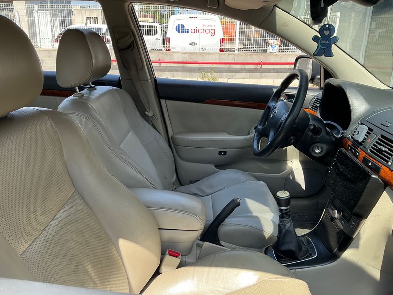 Toyota Avensis 2.2 D-4D Executive 2007 – снимка 3