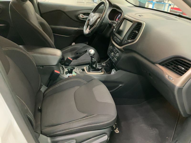 Jeep Cherokee 2.0 M-Jet Longitude 4WD 2015 – снимка 16