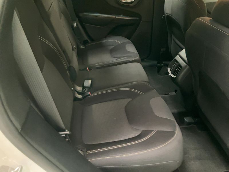 Jeep Cherokee 2.0 M-Jet Longitude 4WD 2015 – снимка 19