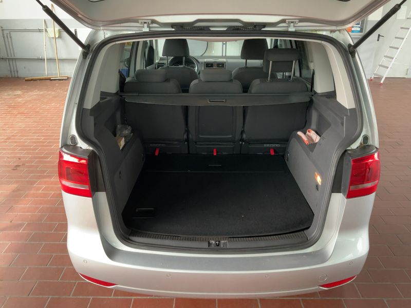 Volkswagen Touran 2.0 TDI Comfortline 2011 – снимка 16