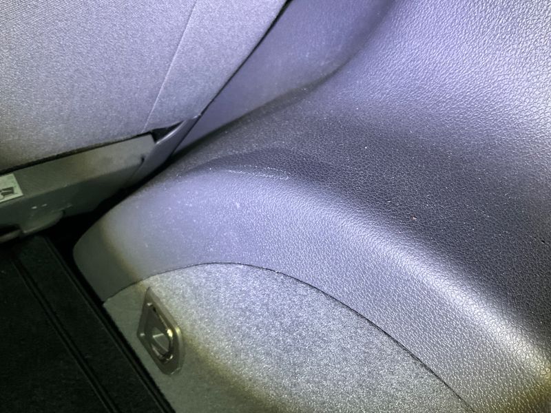 Volkswagen Touran 2.0 TDI Comfortline 2011 – снимка 32