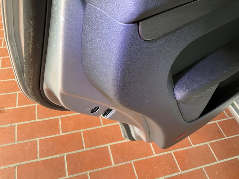 Volkswagen Touran 2.0 TDI Comfortline 2011 – снимка 37