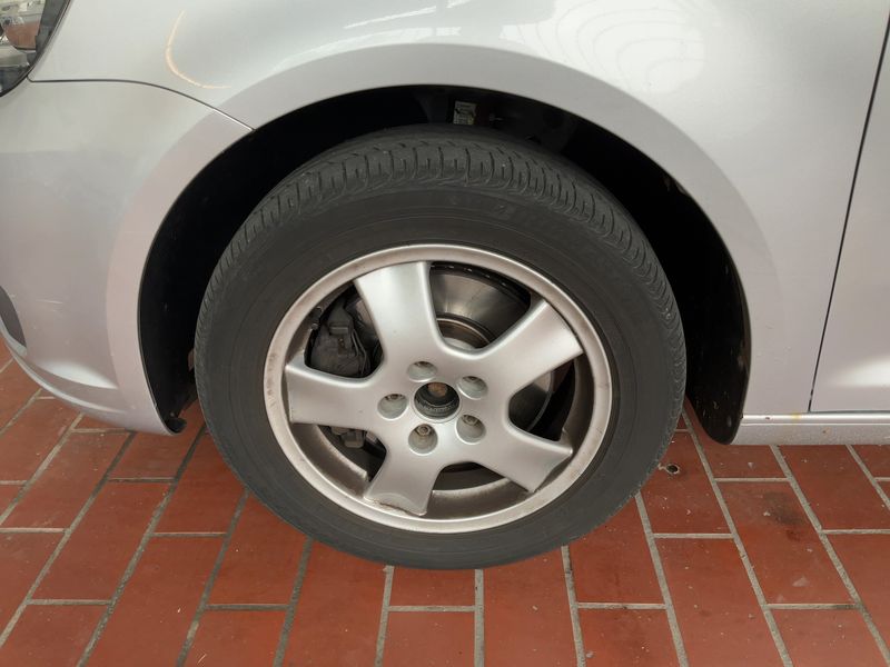 Volkswagen Touran 2.0 TDI Comfortline 2011 – снимка 3