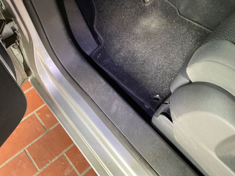 Volkswagen Touran 2.0 TDI Comfortline 2011 – снимка 38