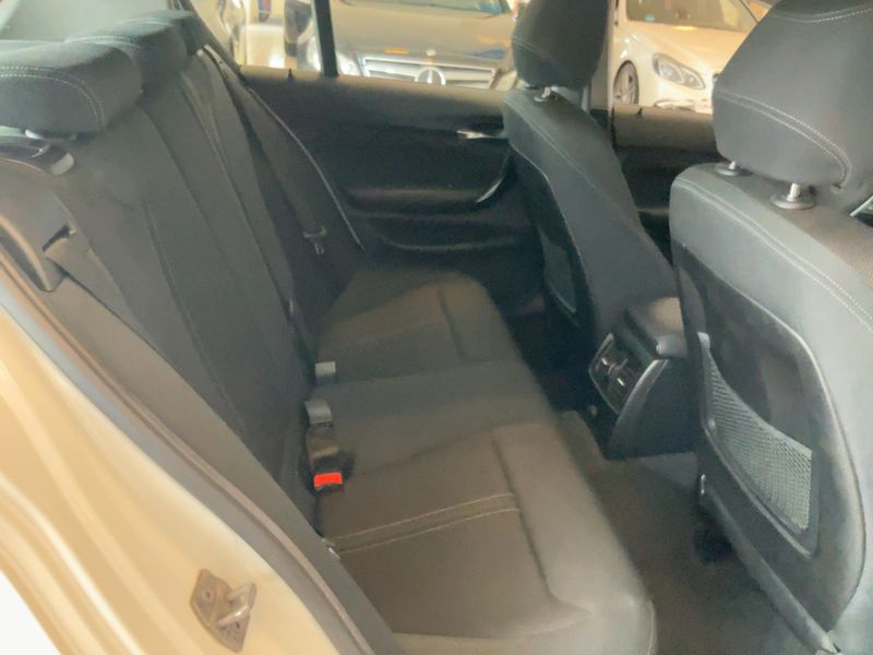 BMW 1er 118i Sport Line 2019 – снимка 19