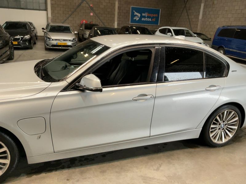 BMW 3er 330e Luxury Line 2017 – снимка 4